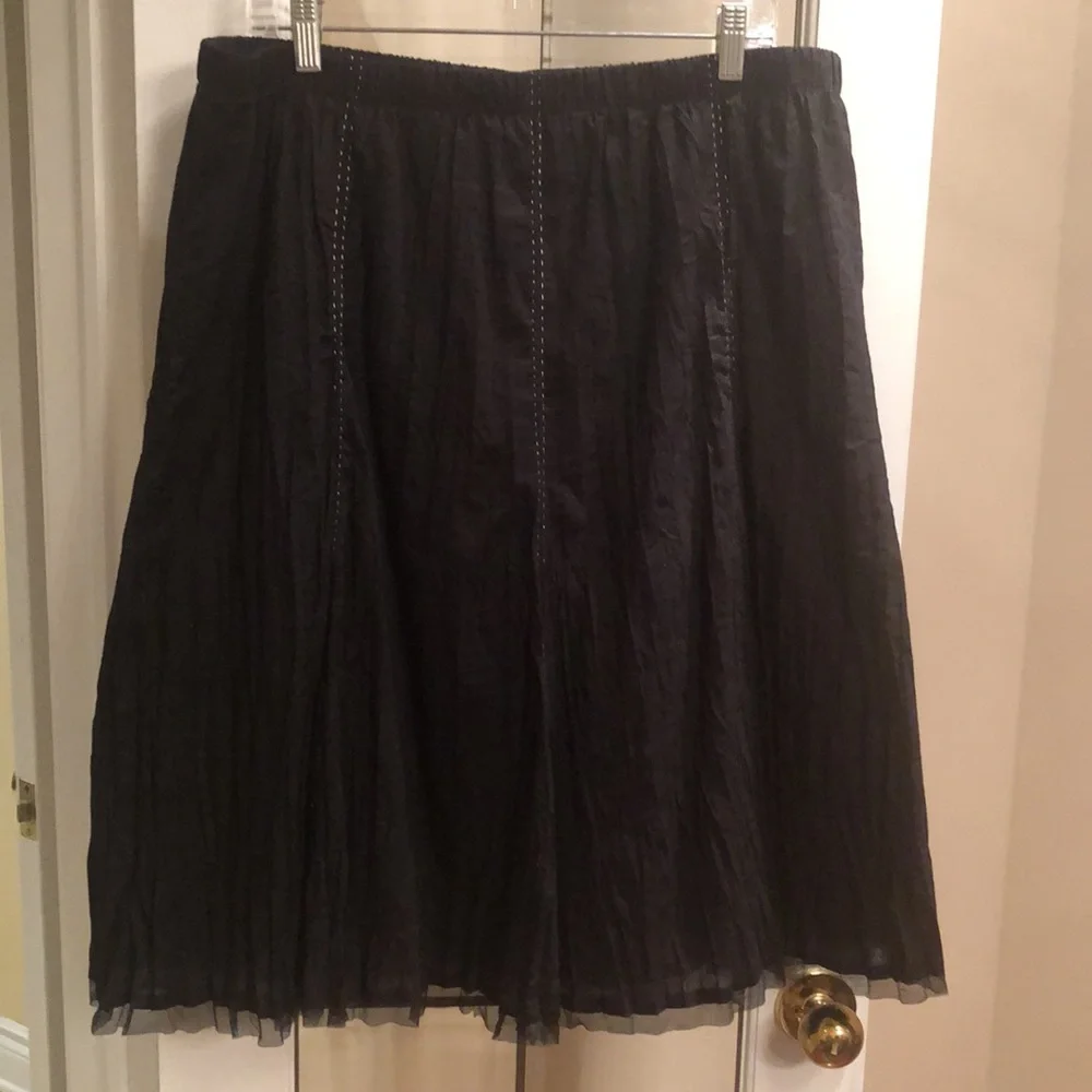 Elegant Black Skirt with Silver Embroidery - Picture 2 of 5